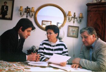 Валерий Абрамов с Артемом Каминским и Ларисой Голубкиной в доме-музее А.А.Миронова, 1998 г.