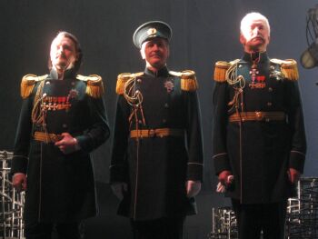 Тень адмирала Нахимова (в центре), "Севастопольский марш", 2006 г.